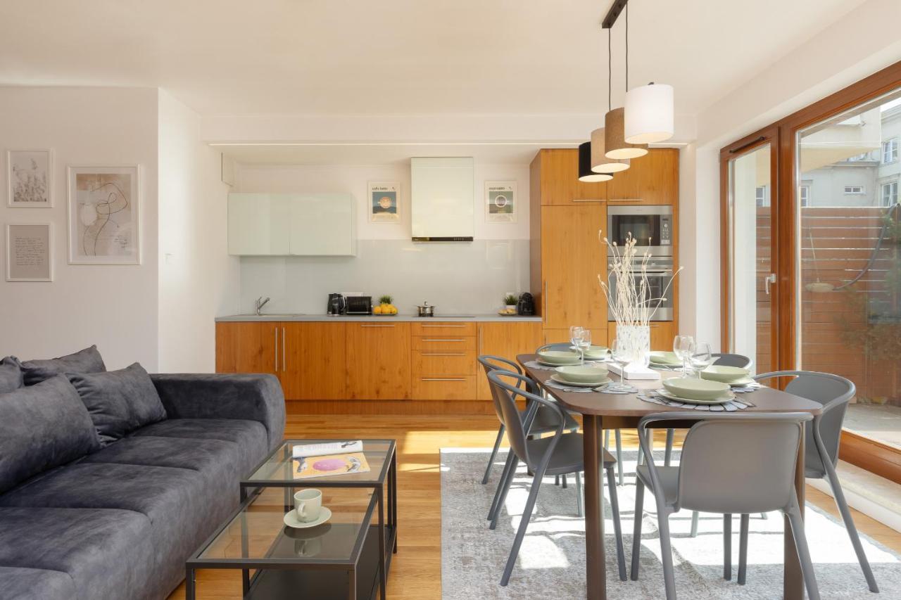 Old Mokotow Spacious Two-Bedroom Apartment By Noclegi Renters Warsawa Bagian luar foto