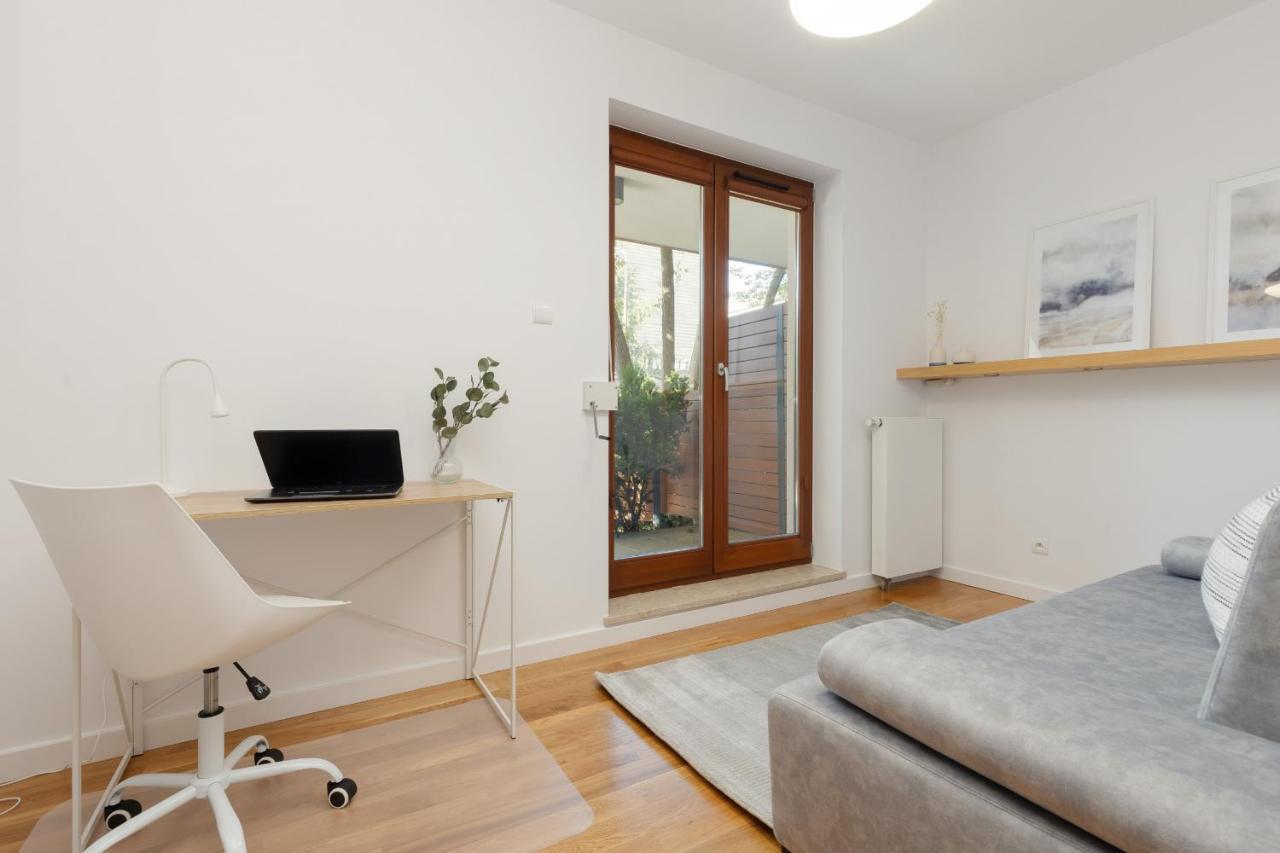 Old Mokotow Spacious Two-Bedroom Apartment By Noclegi Renters Warsawa Bagian luar foto