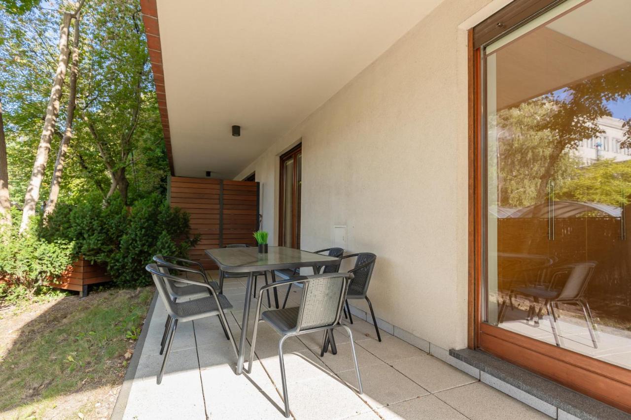 Old Mokotow Spacious Two-Bedroom Apartment By Noclegi Renters Warsawa Bagian luar foto