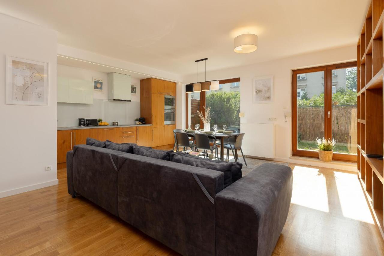 Old Mokotow Spacious Two-Bedroom Apartment By Noclegi Renters Warsawa Bagian luar foto