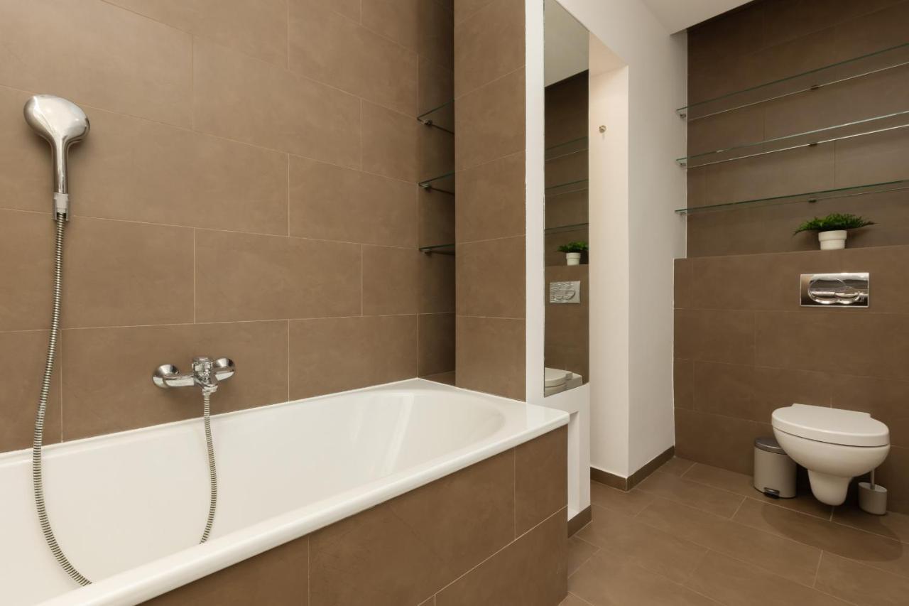 Old Mokotow Spacious Two-Bedroom Apartment By Noclegi Renters Warsawa Bagian luar foto